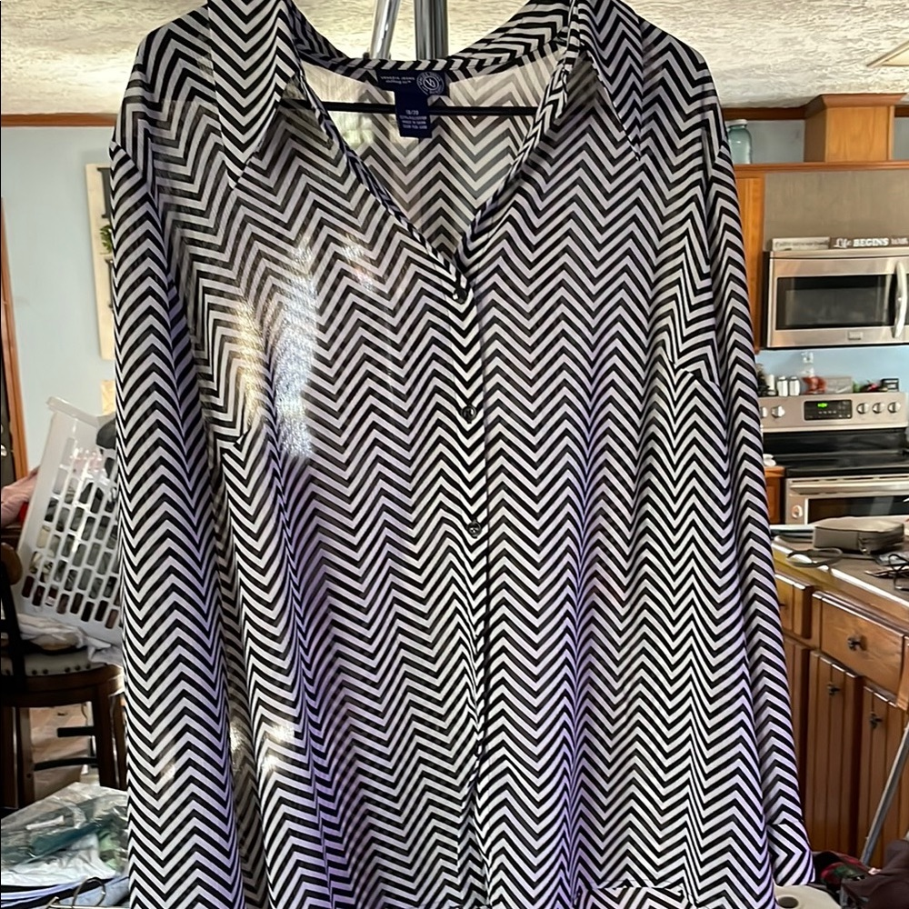 Black and White Chevron Blouse by Venezia